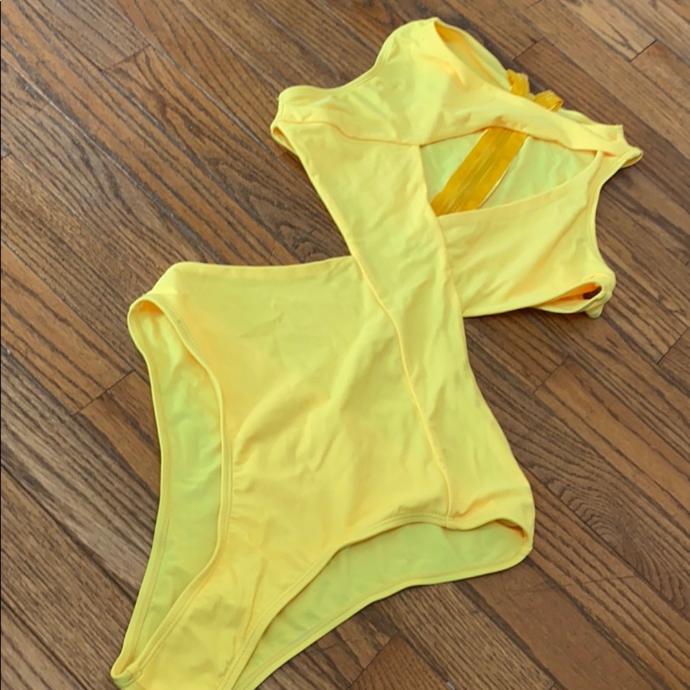 Monokini 🍋